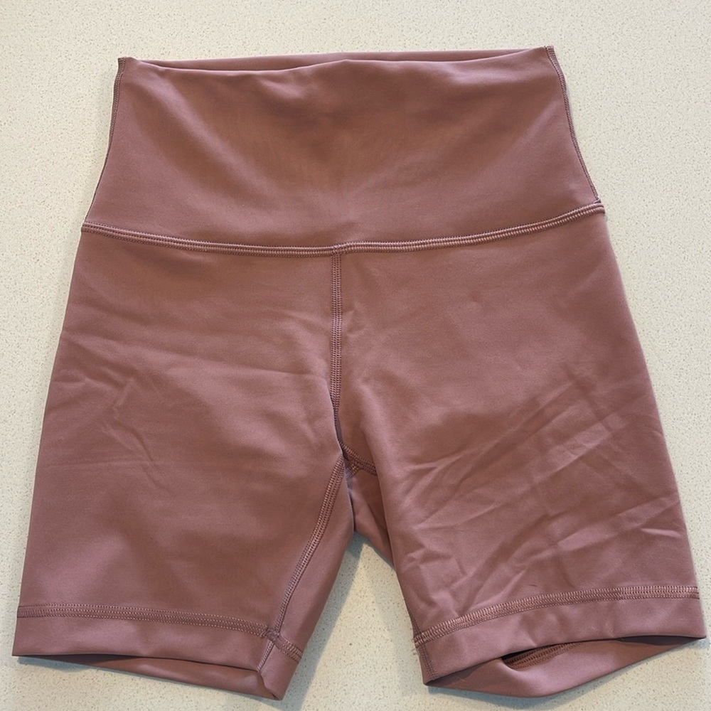 Lululemon wunder train bike shorts (6')
